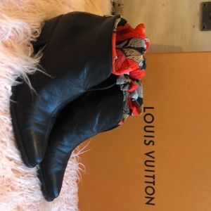 Vince women’s black leather booties